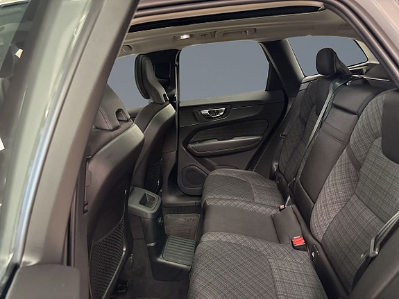 Volvo XC60 8 of 13