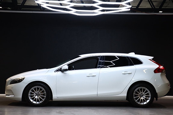 Volvo V40 7 of 27