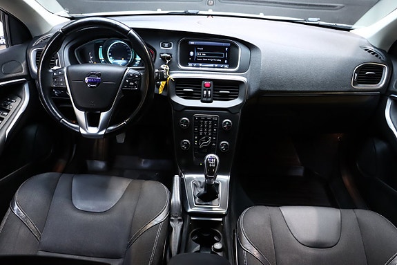 Volvo V40 17 of 27