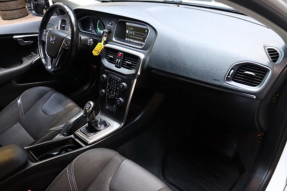 Volvo V40 14 of 27