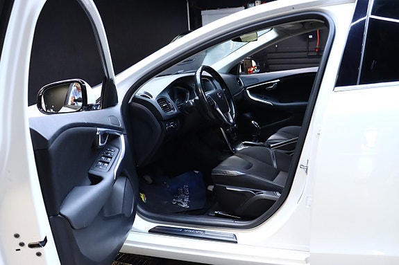 Volvo V40 9 of 27