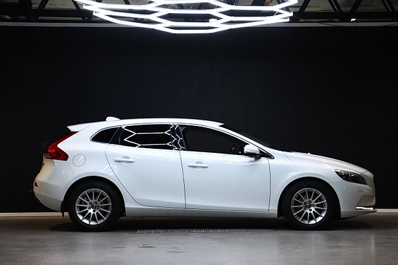 Volvo V40 6 of 27