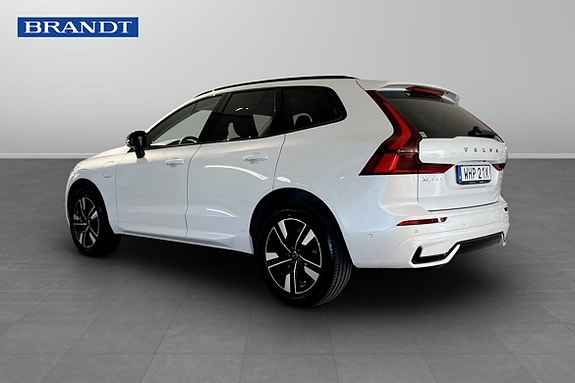 Volvo XC60 2 of 14