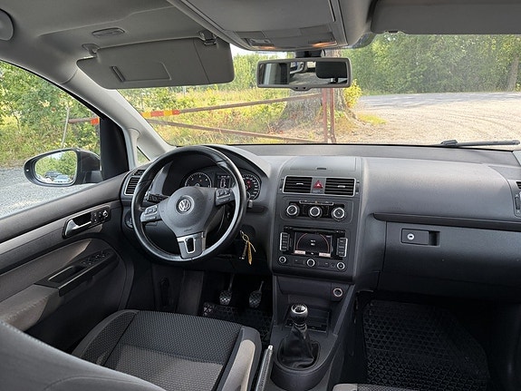 Volkswagen Touran 9 of 27