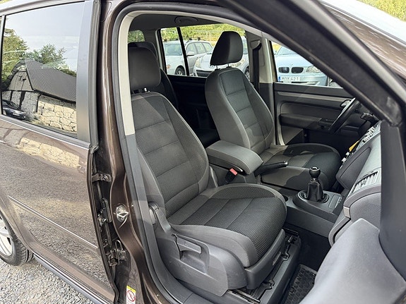 Volkswagen Touran 12 of 27