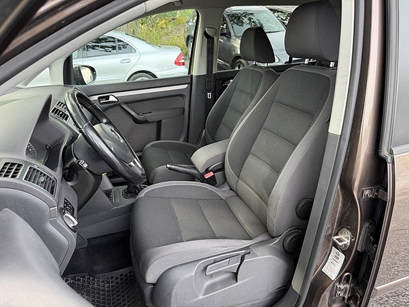 Volkswagen Touran 13 of 27