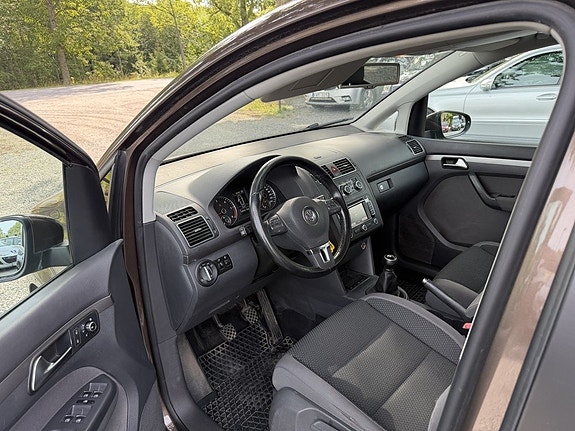 Volkswagen Touran 11 of 27