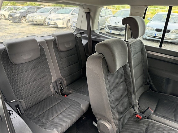 Volkswagen Touran 14 of 27