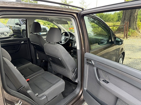 Volkswagen Touran 16 of 27