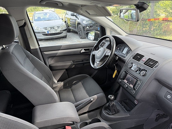 Volkswagen Touran 10 of 27