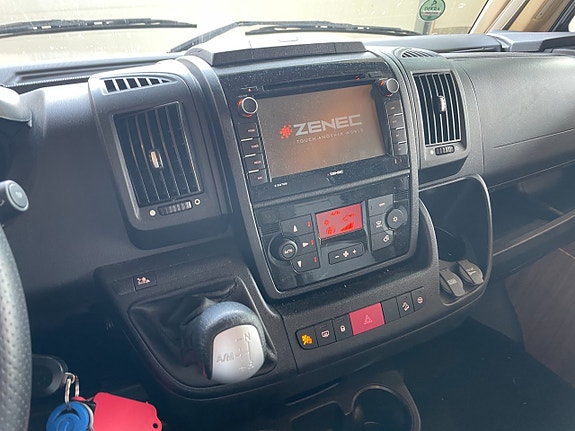Eura Mobil Integra Line 695 QB / ALDE / Automat / Taksäng / Solcell / 22 of 23