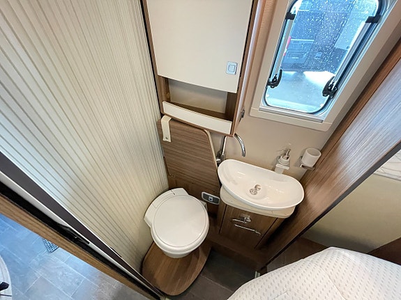 Eura Mobil Integra Line 695 QB / ALDE / Automat / Taksäng / Solcell / 14 of 23