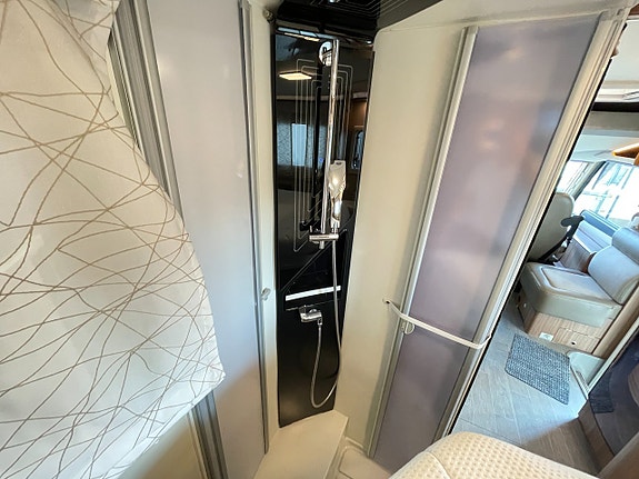 Eura Mobil Integra Line 695 QB / ALDE / Automat / Taksäng / Solcell / 13 of 23
