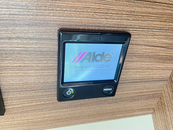 Eura Mobil Integra Line 695 QB / ALDE / Automat / Taksäng / Solcell / 19 of 23