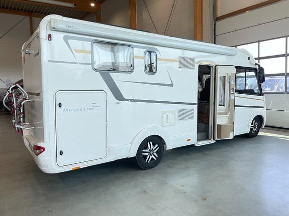 Eura Mobil Integra Line 695 QB / ALDE / Automat / Taksäng / Solcell / 2 of 23