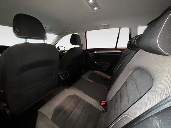 Volkswagen Golf Alltrack 12 of 15