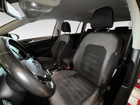 Volkswagen Golf Alltrack 9 of 15
