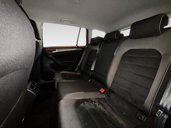 Volkswagen Golf Alltrack 11 of 15