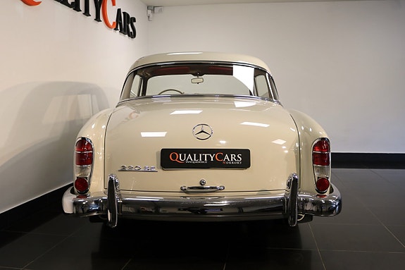 Mercedes-Benz W128 6 of 24