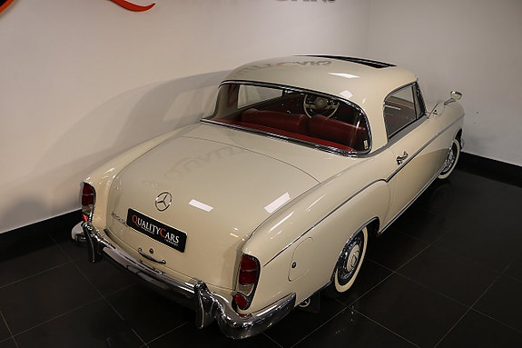 Mercedes-Benz W128 17 of 24