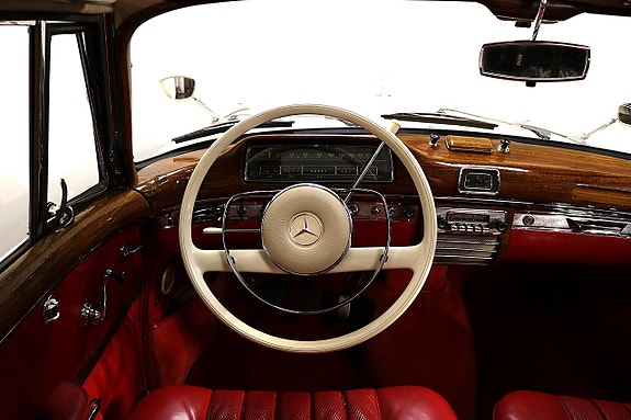 Mercedes-Benz W128 9 of 24