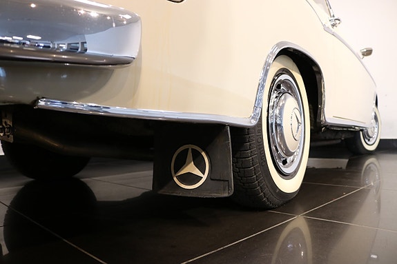 Mercedes-Benz W128 20 of 24
