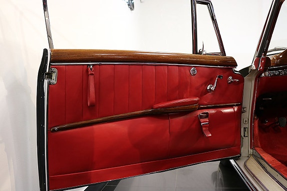 Mercedes-Benz W128 8 of 24