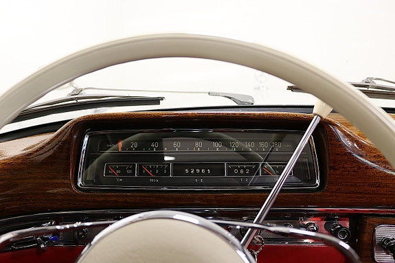 Mercedes-Benz W128 10 of 24