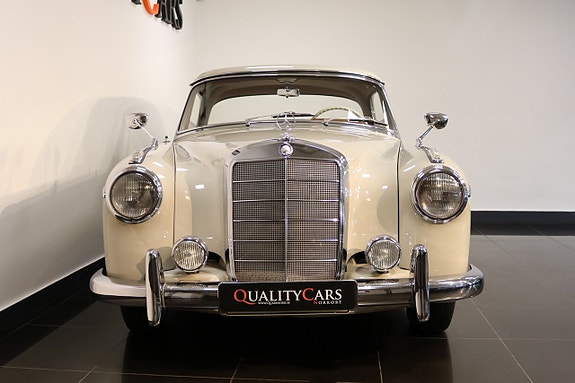 Mercedes-Benz W128 5 of 24