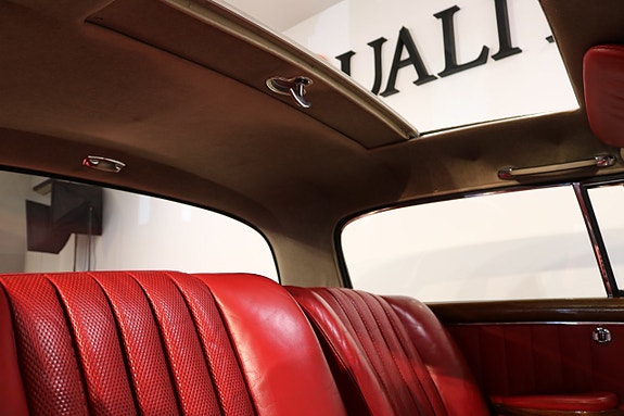 Mercedes-Benz W128 14 of 24