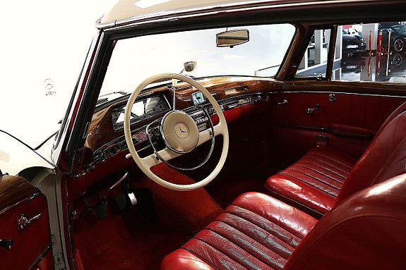 Mercedes-Benz W128 7 of 24