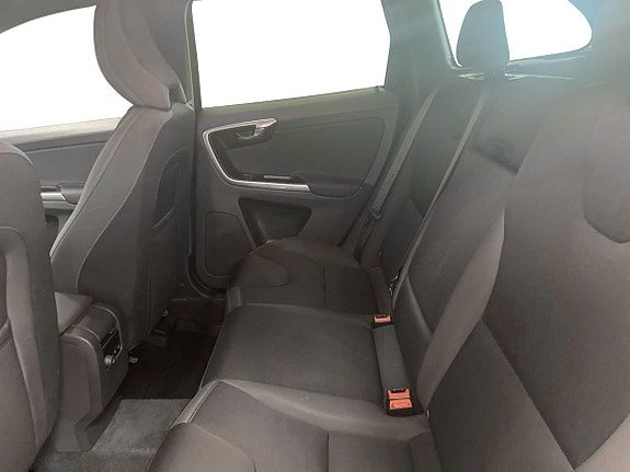 Volvo XC60 7 of 10