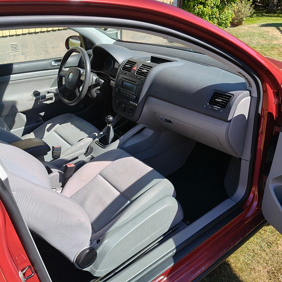 Volkswagen Golf V 9 of 17
