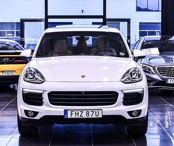 Porsche Cayenne 6 of 30