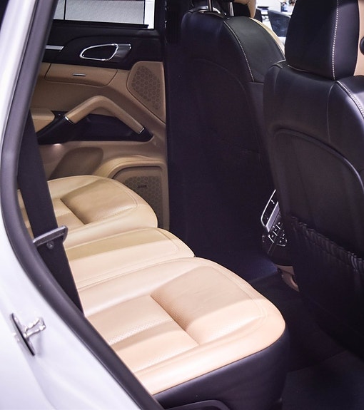Porsche Cayenne 29 of 30