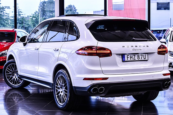 Porsche Cayenne 4 of 30