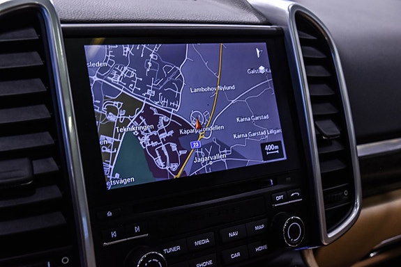 Porsche Cayenne 15 of 30