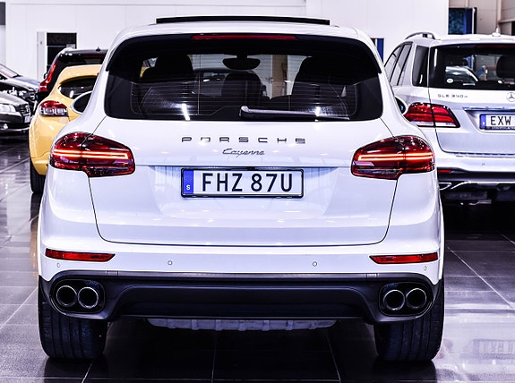 Porsche Cayenne 9 of 30