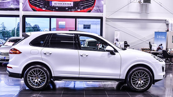 Porsche Cayenne 12 of 30
