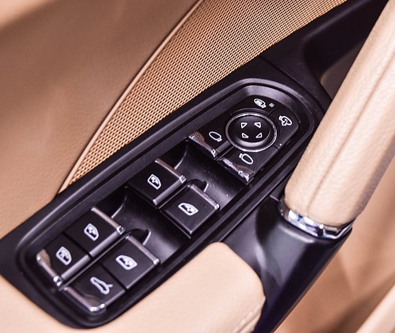 Porsche Cayenne 22 of 30