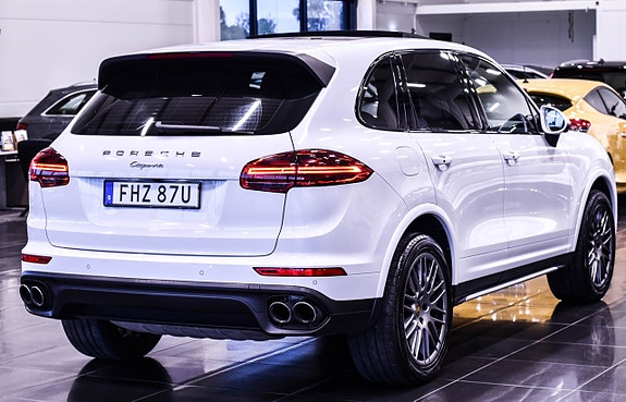 Porsche Cayenne 11 of 30