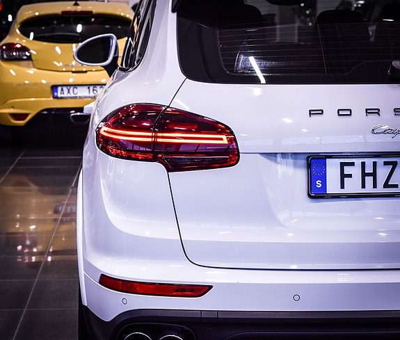 Porsche Cayenne 10 of 30