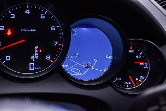 Porsche Cayenne 19 of 30