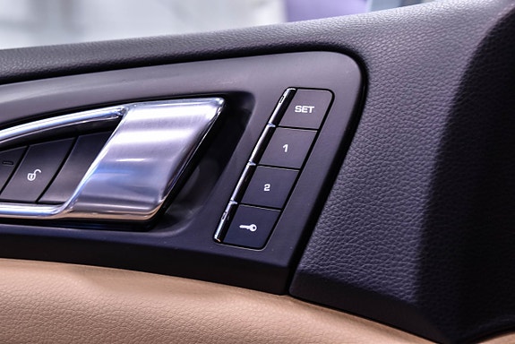 Porsche Cayenne 21 of 30