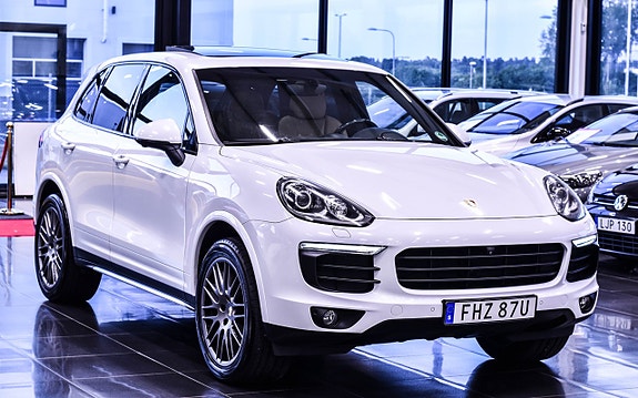 Porsche Cayenne 5 of 30