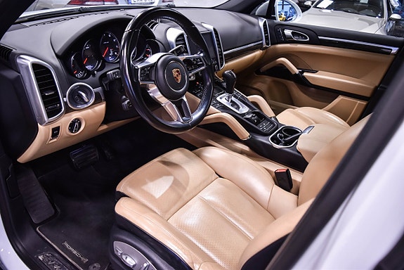 Porsche Cayenne 23 of 30