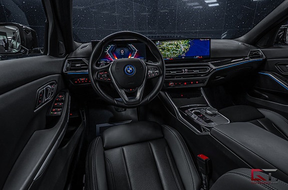 BMW 330e 10 of 20