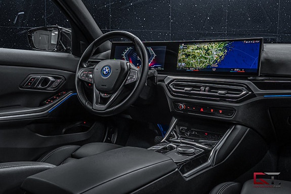 BMW 330e 17 of 20
