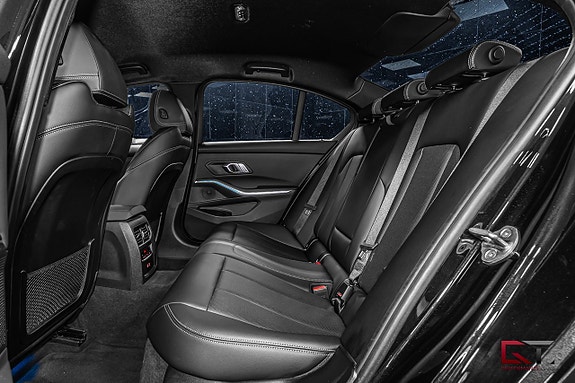 BMW 330e 18 of 20