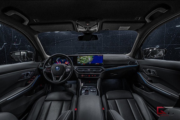 BMW 330e 15 of 20
